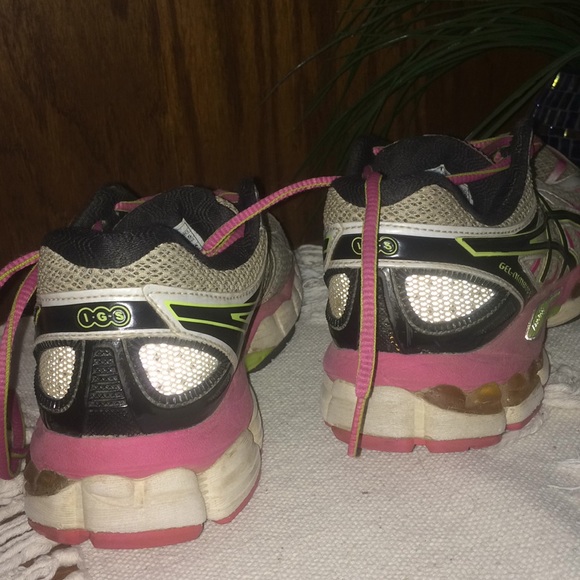 asics running shoes - Picture 6 of 6